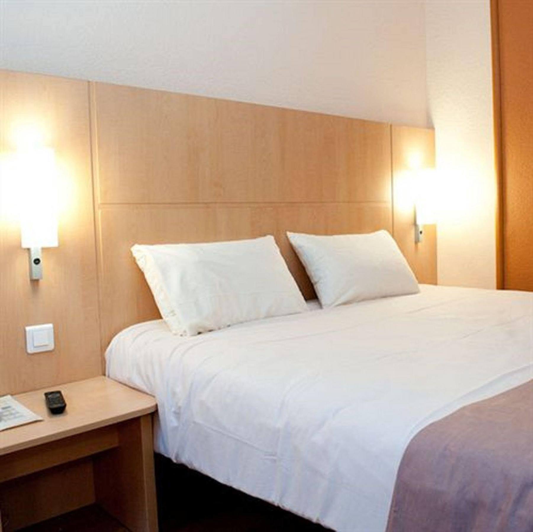 Egg Hotel Gonesse Exterior photo